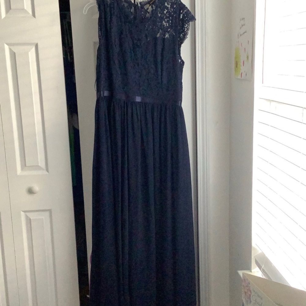 Elegant Navy Lace Evening Dress